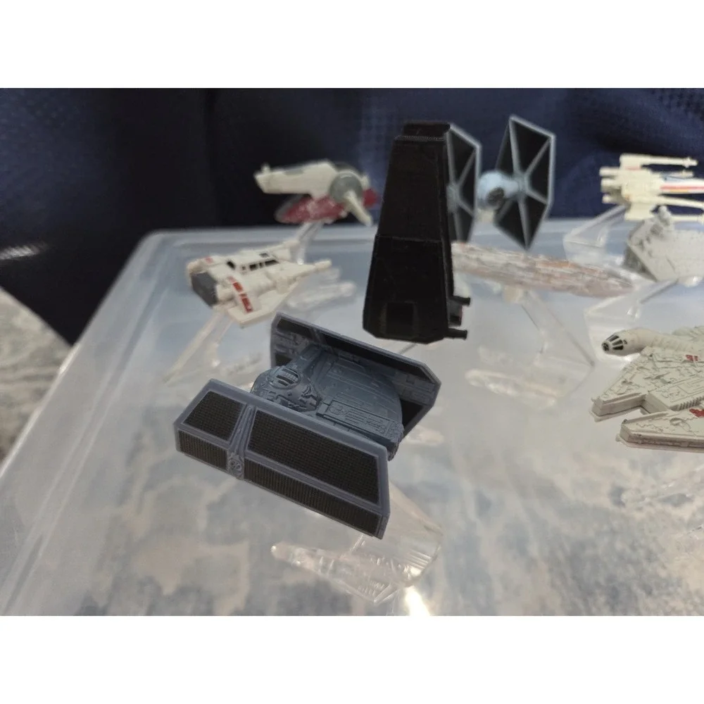 Star Wars Hot Wheels Lot of 11 ships - Includes STANDS